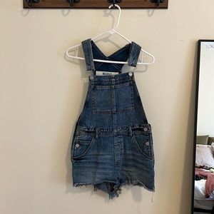 Brandy Melville overalls! Lightly worn, great for summer! Fits S-L